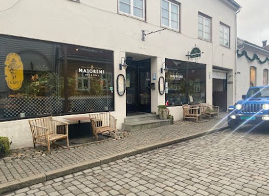 norway/fredrikstad/gamlebyen/bar/major-inn-and-living-room