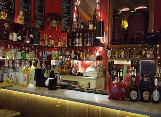 spain/barcelona/barri-gotic/bar/milans-cocktail-bar