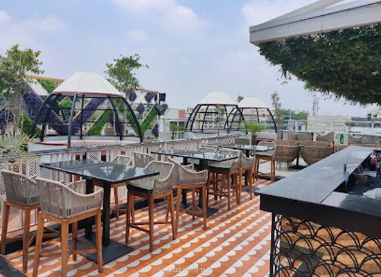 india/delhi/south-extension/bar/skol