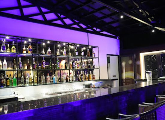 vietnam/south-central-coast/bar/deli-sky-bar-hoi-an