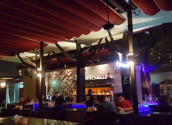 singapore/northeast-region/bar/frienzie-bar-bistro