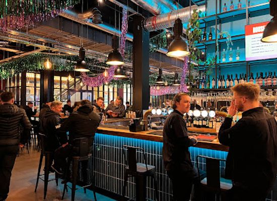 united-kingdom/manchester/salford-quays/bar/11-central