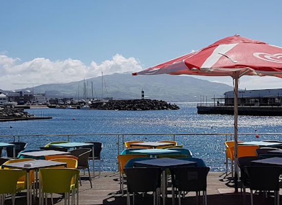 portugal/azores/bar/doris-bar