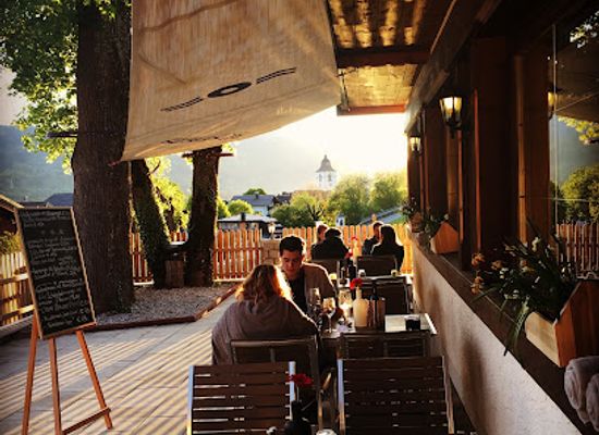 austria/salzkammergut-lakes/bar/dspeis-genussaufnahmestube