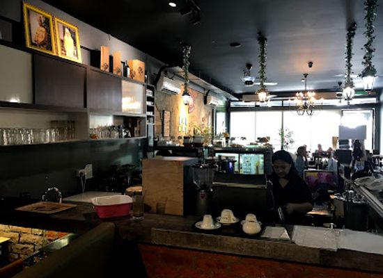 brunei/ulu-belait/bar/marilyn-cafe