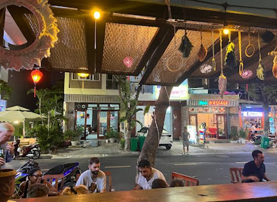 vietnam/da-nang/ngu-hanh-son-district/bar/oi-bar