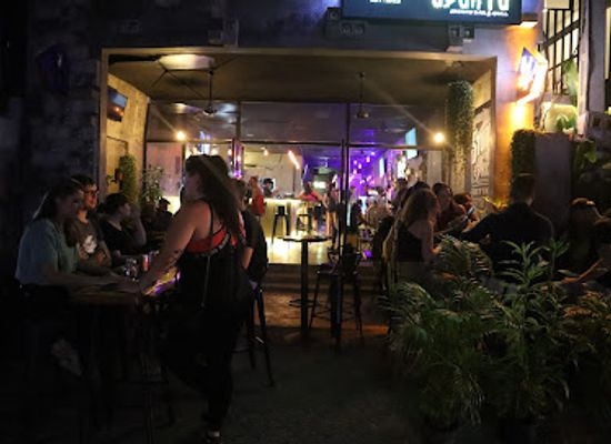 cambodia/siem-reap/wat-bo-road/bar/ubuntu-sports-bar-grill