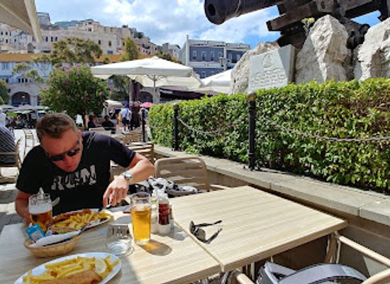 gibraltar/casemates-square/bar/roy-s-fish-and-chips
