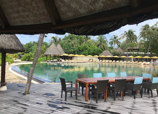 maldives/huraa/bar/poolside-bar