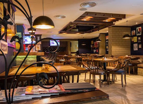 jordan/amman/bar/houston-s-restaurant-and-pub