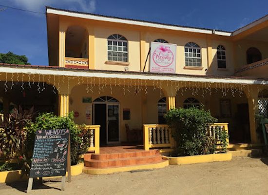 belize/placencia/bar/wendy-s-creole-restaurant-bar