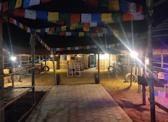 nepal/chitwan-national-park/bar/hippies-chiya-bites
