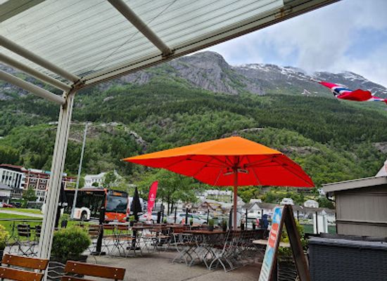 norway/trolltunga/bar/smeltehuset-mat-prat-bar