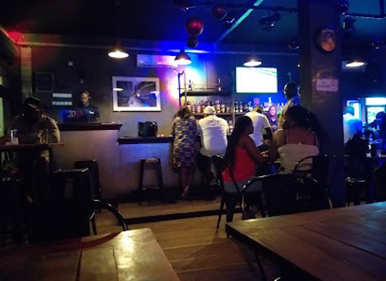 gabon/akanda-national-park/bar/factory-bar-grill