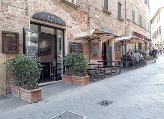italy/montepulciano/bar/wine-barrique
