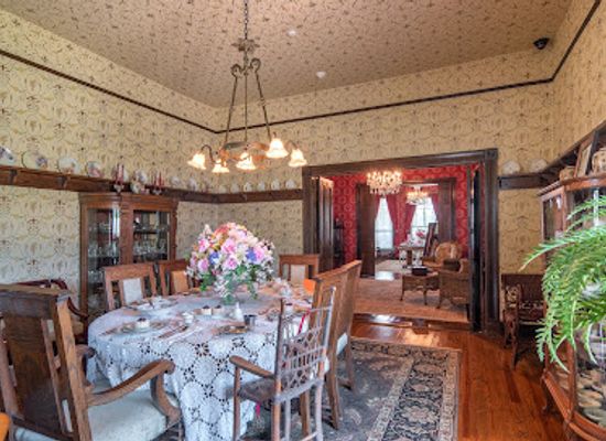 oklahoma/chickasaw-country/bar/chickasaw-white-house