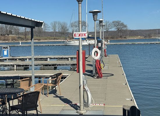 kentucky/land-between-the-lakes-national-recreation-area/bar/the-burger-barn-bar-grill-at-kenlake
