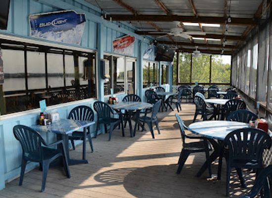 illinois/western-illinois/bar/captain-s-cove-bar-grill-at-starved-rock-marina