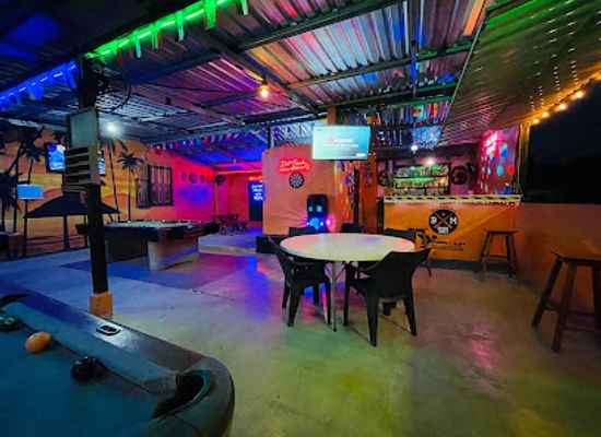 honduras/tela/bar/billares-menvel-and-bar