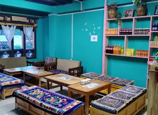bhutan/bumthang-valley/bar/friends-restaurant-bar