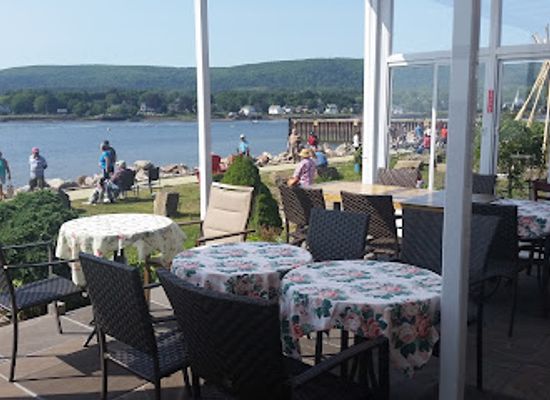 canada/annapolis-valley/bar/restaurant-compose