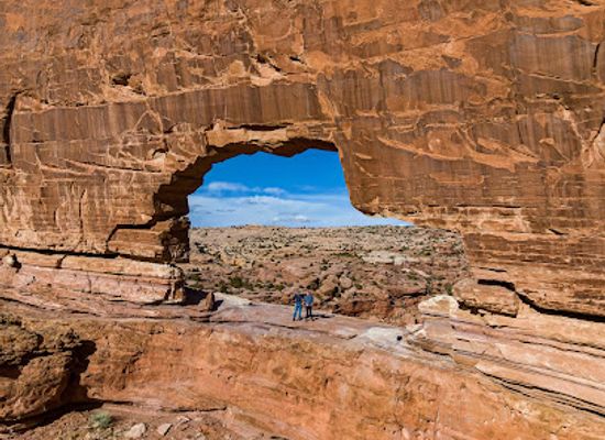 utah/canyonlands-national-park/bar/jeep-arch