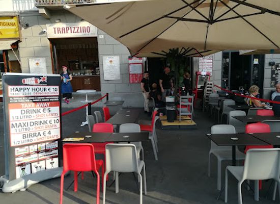 italy/milan/navigli/bar/badaboom-drink-shot-show-navigli
