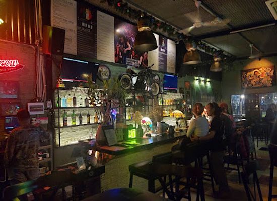 vietnam/da-nang/bar/simple-man-pub