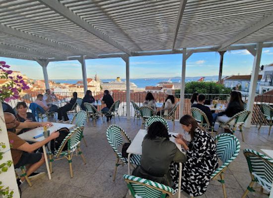 portugal/lisbon/alfama/bar/terrasse-alfama