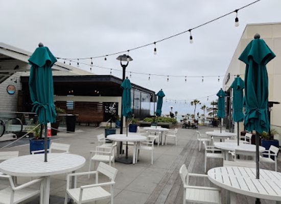 california/huntington-beach/pacific-city/bar/simmzy-s