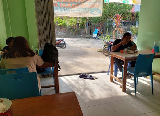 indonesia/southeast-papua/bar/warung-b2-rw-toraja