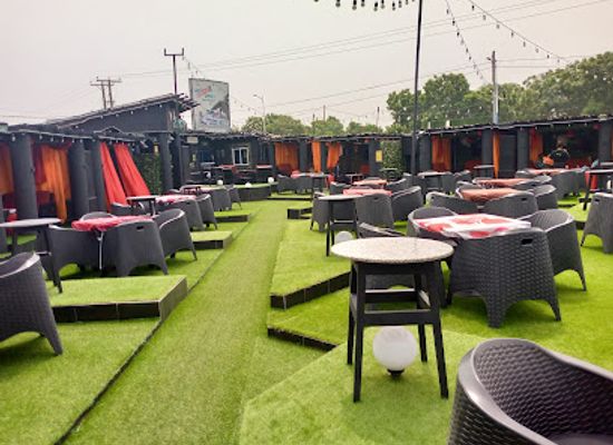 ghana/kusaug/bar/wavez-executive-lounge