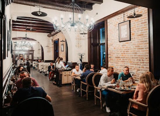 ukraine/chernivtsi/bar/panska-huralnya