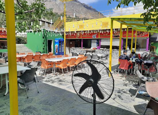 pakistan/karimabad/bar/rewayat-restaurant-ganish-hunza