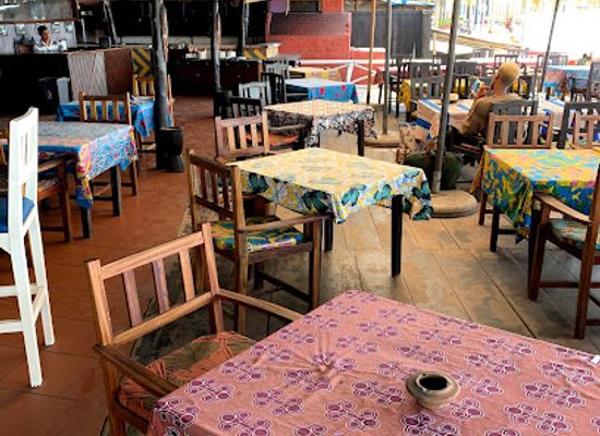 tanzania/stone-town/darajani-market/bar/mercury-s-bar
