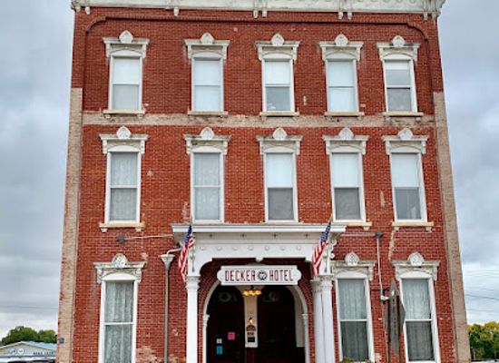 iowa/eastern-iowa/bar/decker-hotel-bar