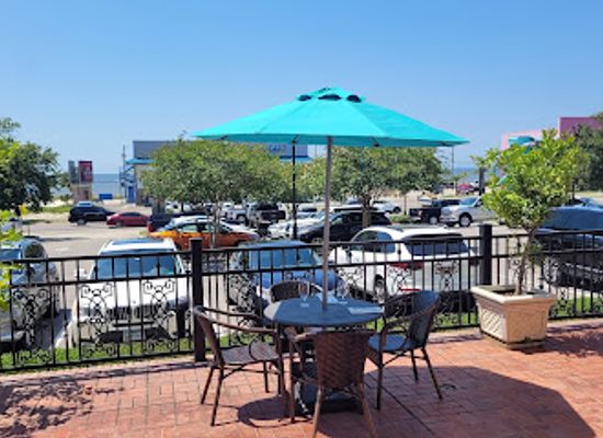 mississippi/gulf-coast-beaches/bar/white-pillars-restaurant-and-lounge