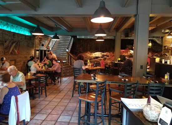 arkansas/eureka-springs/bar/grotto-wood-fired-grill-and-wine-cave