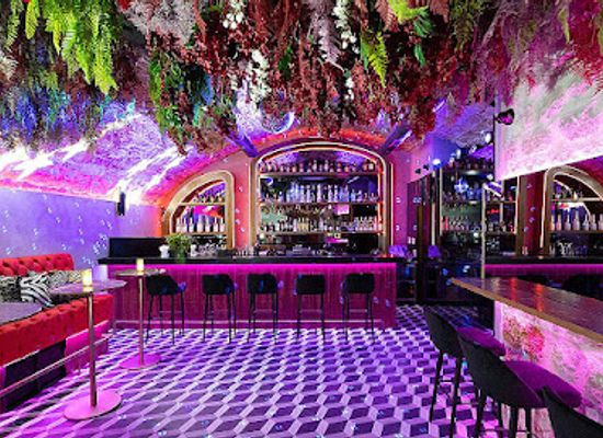 croatia/dubrovnik/old-town/bar/milk-fun-area-cocktails