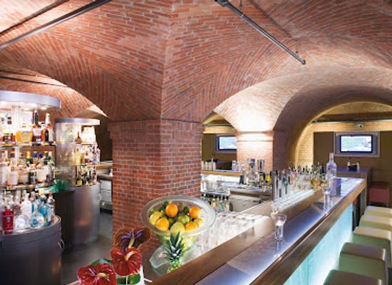 germany/hamburg/bar/cave-bar