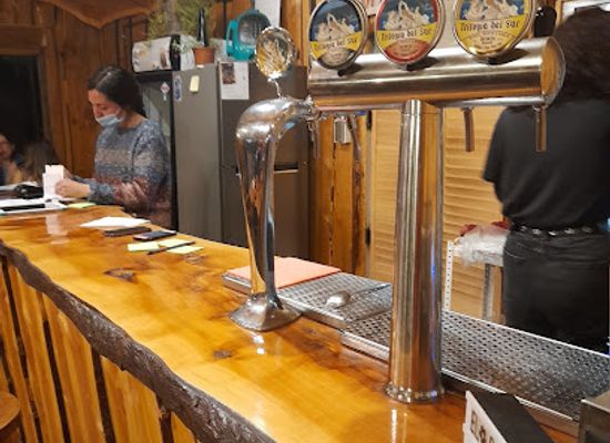chile/futaleufu/bar/madero-sandwich-y-cerveza