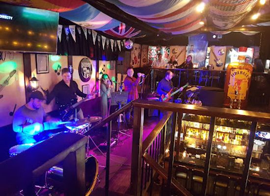 guatemala/northern-lowlands/bar/rattle-n-hum-bar-and-grill