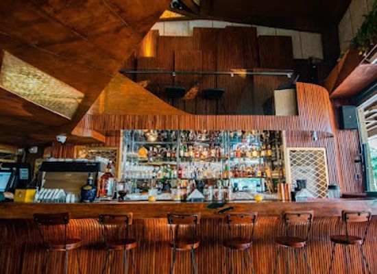 philippines/central-visayas/bar/ambiance-bar-restaurant