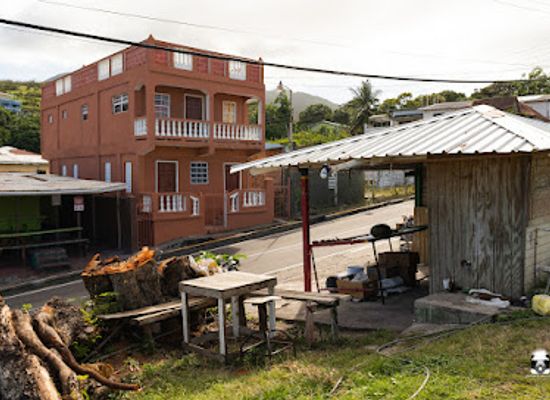 saint-kitts-and-nevis/cayon/bar/huggins-bar-snackette
