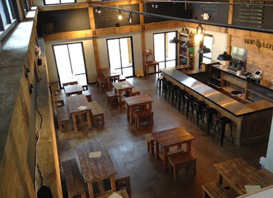 michigan/the-thumb/bar/hop-lot-brewing-co-beer-garden
