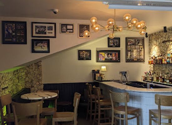 fiji/ba/bar/momos-tavern