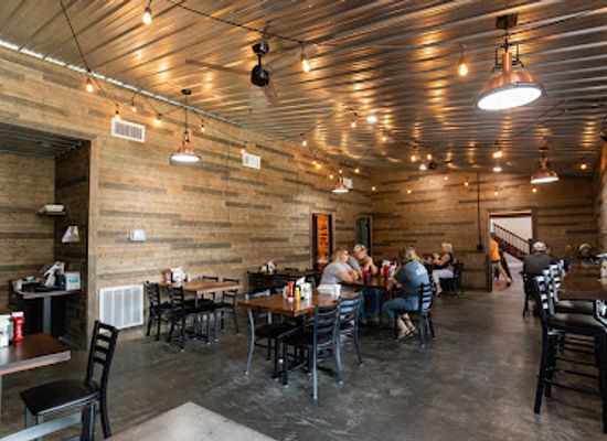 missouri/meramec-caverns/bar/rich-s-famous-burgers-sullivan