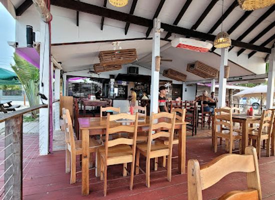 belize/belize-city/queen-s-square/bar/smokeez-seaside-restaurant-bar