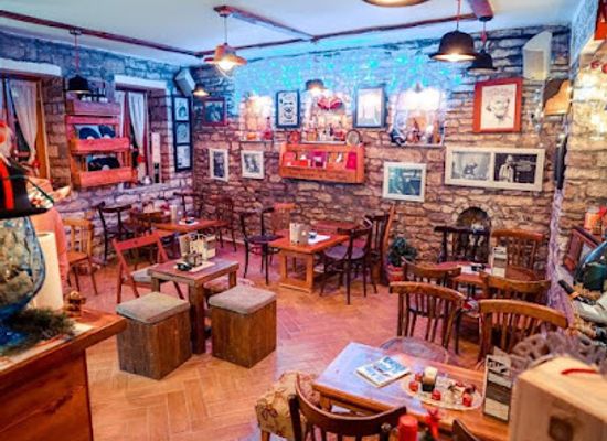 albania/gjirokaster/bar/bukowksi-bar-gjirokaster