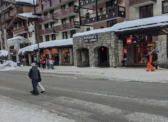 france/val-d-isere/bar/saloon